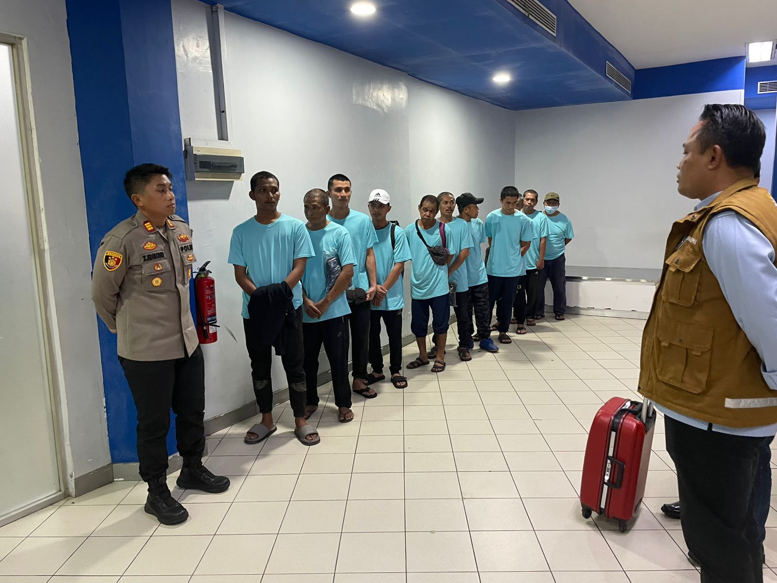 Polda Kepri melaksanakan pengamanan dan penanganan terhadap kepulangan 133 Warga Negara Indonesia (WNI) yang dideportasi oleh Pemerintah Malaysia. Kamis (29/01).