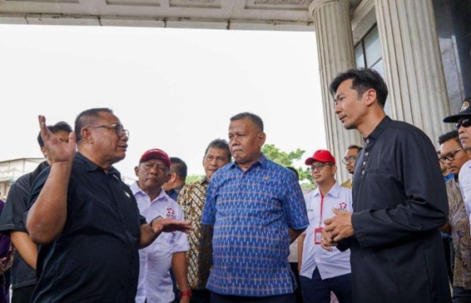 
					Anggota/Deputi Bidang Infrastruktur BP Batam, Mouris Limanto bersama pelaku usaha F-BP Batam