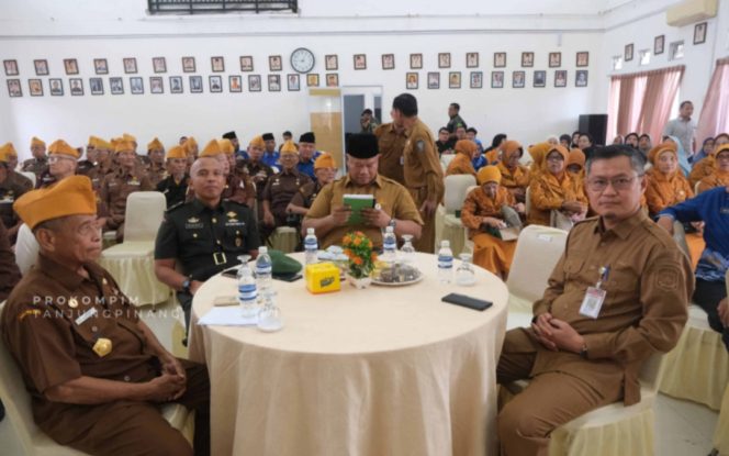 
					Sekretaris Daerah Kota Tanjungpinang, Zulhidayat saat menghadiri acara HUT LVRI Kota Tanjungpinang, Senin (12/01) F-Prokomim TPI