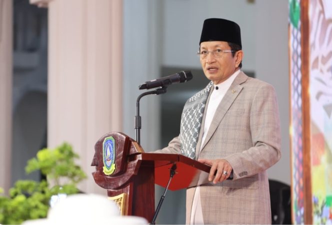 
					Menteri Agama RI, Nasaruddin Umar saat menyampaikan tausiah pada peringatan Isra Mikraj Nabi Muhammad SAW digelar Pemprov Kepri di Gedung Daerah Tanjungpinang, Rabu (14/1/2026) malam. (F-DISKOMINFO KEPRI)