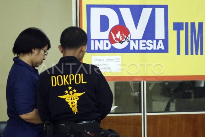 
					Personil Disaster Victim Identification (DVI) Mabes Polri  F- Antara 