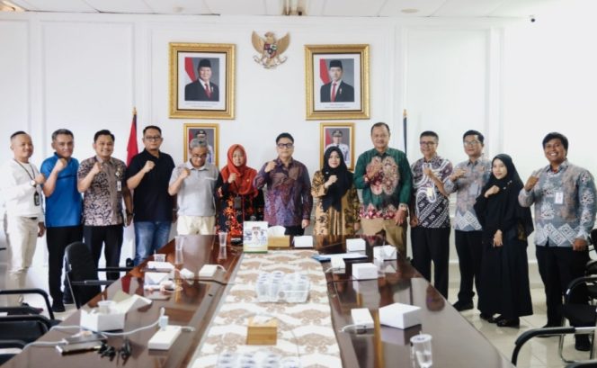 
					Pertemuan antara Jajaran Diskominfo Kepri dengan Bagian Tata Usaha dan Umum Kanwilkumham Kepri di Collaboration Room Kantor Dinas Kominfo Kepri, Gedung B 2 Dompak, Kamis (22/1/2026). F-Kominfo 