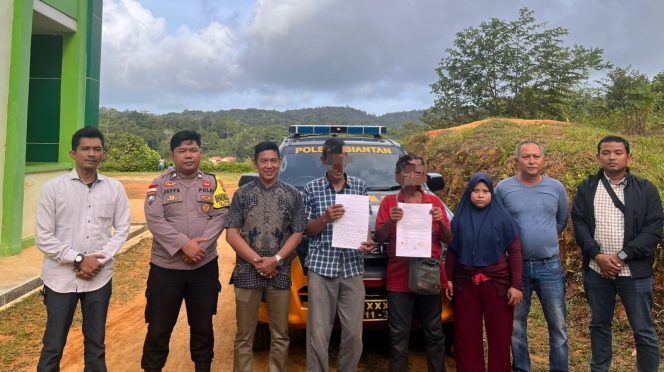 
					Personil Polsek Siantan bersama pelapor dan terlapor kasus Penganiayaan usai membuat surat perdamaian, Kamis (22/01) F-Kepri.info