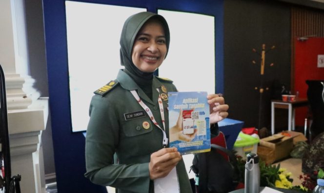 
					Dewi, pegawai Kementerian Pertahanan F-Kementrian ATR/BPN