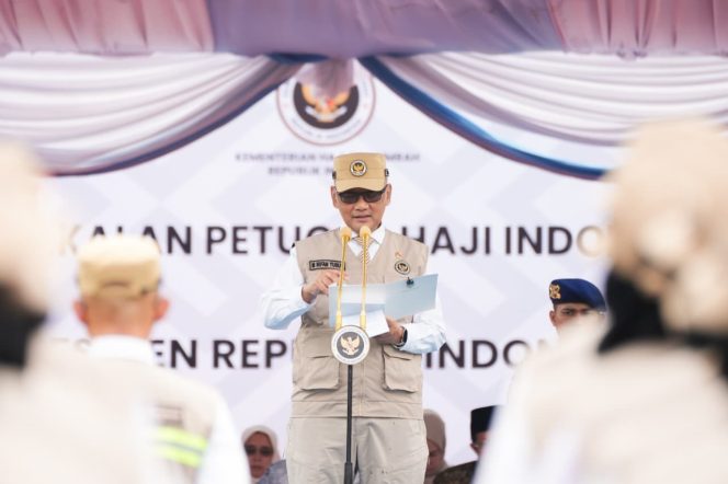 
					Menteri Haji dan Umrah, Mochamad Irfan Yusuf, yang akrab disapa Gus Menhaj saat mengukuhkan 1.622 petugas haji di Lapangan Galaxy Markas Komando Angkatan Udara (Makodau) I Halim Perdana Kusuma, Jakarta, Jumat (30/1/2026) pagi. (Foto: MCH PPIH 2026)
