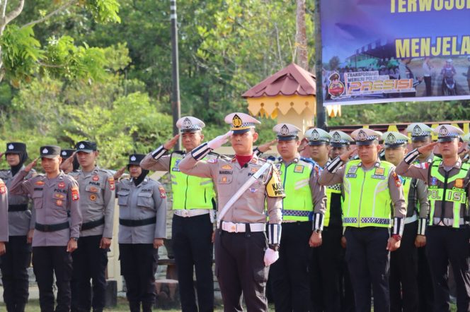 
					Personil Satlantas Polresta Bintan bersama TNI, Dinas Perhubungan, Jasaraharja dan Satpol PP Kabupaten Bintan menggelar Apel Gelar Pasukan Operasi Keselamatan Seligi 2026 di Lapangan Apel Mako Polres Bintan, Senin (02/02) lalu. F-Humas Polres Bintan 