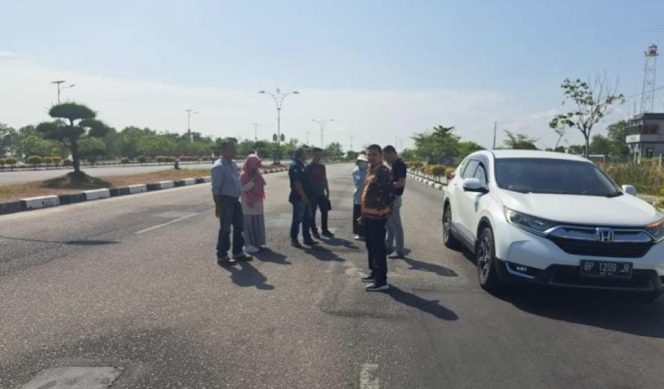 
					Belum lama ini, Sekretaris DPUPP Kepri, Faisal saat meninjau persiapan proyek di Karimun, Senin (09/02) F-DPUPP Kepri 