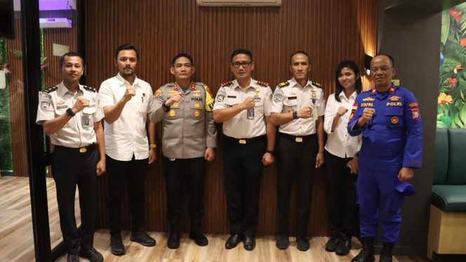 
					Kapolres Bintan bersama Kepala Imigrasi Kelas I Tanjungpinang, Rabu (11/02) F.Kepr.info