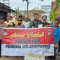 Kapolsek KKP Polresta Tanjungpinang, AKP Raisa Prilia Savitri, bersama personil nya saat foto bersama masyarakat, Jumat (20/02) F-Humas Polresta Tanjungpinang