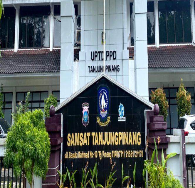 
					Kantor UPTD Samsat Tanjungpinang, Senin (02/02) F-samsat 