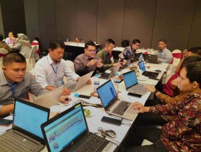 
					Bersama Timnya, Ruben Cornelius Siagian.
Peneliti Muda, Pusat Riset Cendekiawan dan Peneliti Muda Indonesia (CITA) F-Ruben Cornelius Siagian.