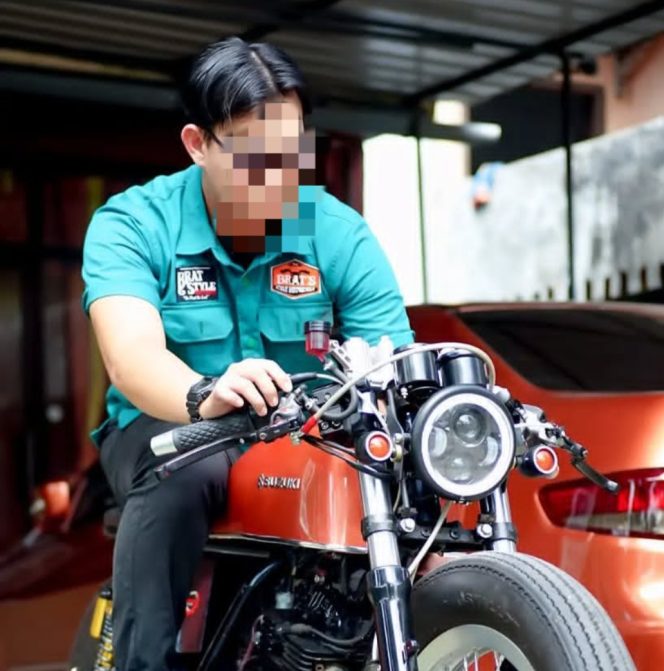 
					RWK, alias RA. Penghimpun puluhan nama nasabah BRI yang dipinjam untuk pencairan Kredit di BRI Kota Tanjungpinang, Unit Kota Bestari pada tahun 2023-2024. 