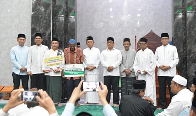 
					Gubernur Kepulauan Riau H. Ansar Ahmad dan Wakil Gubernur Nyanyang Haris Pratamura berkesempatan untuk memulai Safari Ramadan 1447 H/2026 M di Kabupaten Lingga pada Senin (23/2/2026). Malam. F-Kominfo Kepri 