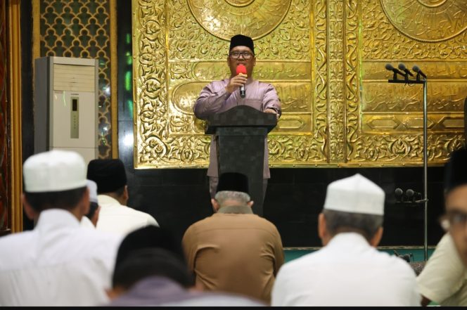
					Wakil Gubernur Kepulauan Riau Nyanyang Haris Pratamura melaksanakan Safari Ramadan di Kabupaten Bintan pada Kamis (26/02). Safari Ramadan bersama jajaran Pemerintah Provinsi Kepulauan Riau kali ini dilaksanakan di dua masjid, yakni Masjid Ikhwanul Mukminin di KM 19 dan Masjid Raya Nurul Iman di Kijang Kota. F-Kominfo Kepri 