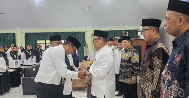 
					Keterangan Foto: Wagub Nyanyang Haris Pratamura menghadiri acara Diklat PPIH 1447 H/2026 M. F-Kominfo Kepri