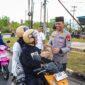 Kapolres Bintan Tebarkan Kebahagiaan Lewat Takjil Gratis