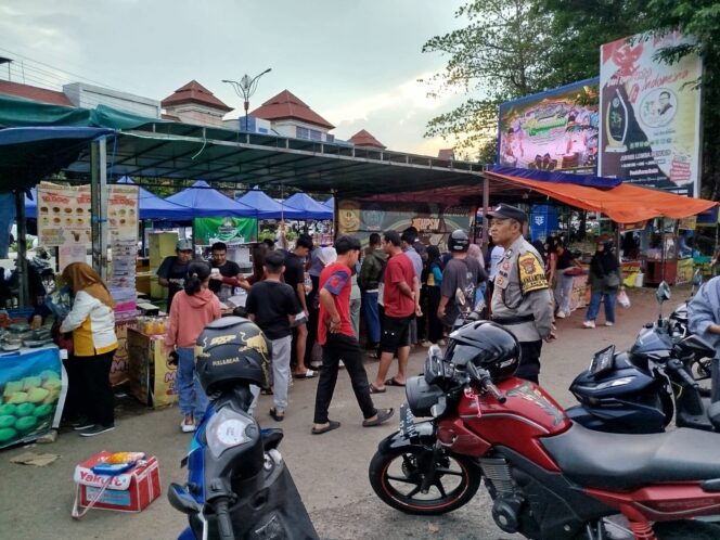
					Polsek Tanjungpinang Timur melaksanakan kegiatan Pengamanan Bazar Ramadhan 1447 H / 2026 M dan Pam Kegiatan Pasar Tumpah di Bintan Center. Rabu (04/03/2026). F-Humas Polresta Tanjungpinang 