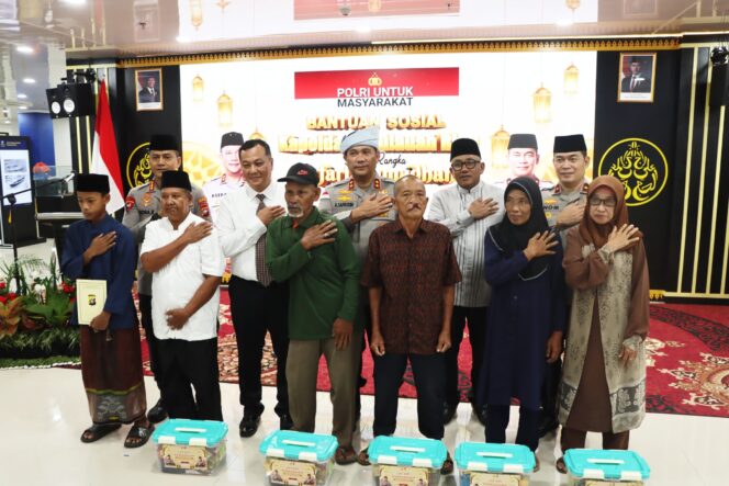 
					Kapolda Kepulauan Riau Kapolda Kepri Irjen Pol Asep Safrudin, S.I.K., M.H., dalam kegiatan Safari Ramadan bersama civitas akademika Universitas Maritim Raja Ali Haji (UMRAH) dan masyarakat Kota Tanjungpinang Gedung Satu Gurindam UMRAH, Dompak, Tanjungpinang. Senin (09/03/2026). F- Humas Polresta Tanjungpinang 