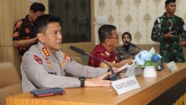 Kombes Pol Indra Ranu Dikarta, S.I.K., M.Si dan Wakil Wali Kota Tanjungpinang Drs. Raja Ariza, M.M, KAMIS (12/02). F-Humas Polresta Tanjungpinang