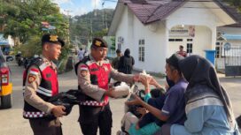 Semangat melayani dan berbagi di bulan suci ditunjukkan oleh Sat Samapta Polres Kepulauan Anambas, Rabu (11/03). Humas Polres Anambas