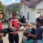 Semangat melayani dan berbagi di bulan suci ditunjukkan oleh Sat Samapta Polres Kepulauan Anambas, Rabu (11/03). Humas Polres Anambas