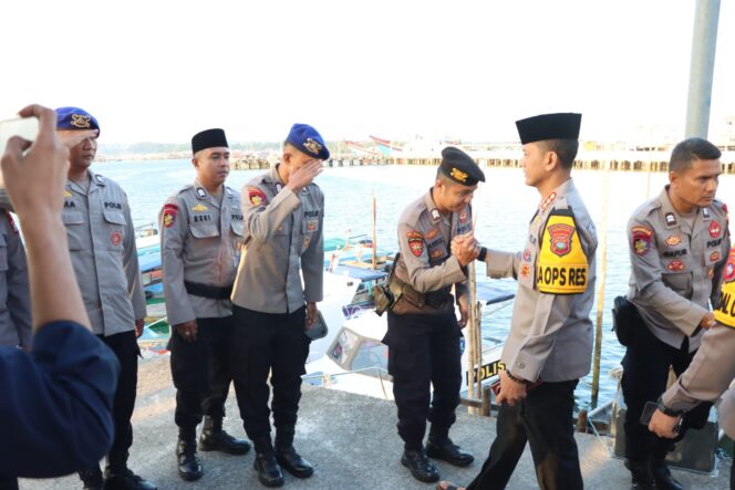 
					Personil Satpolairud saat menyabut Kapolresta Tanjungpinang, Kombes Pol Indra Ranu Dikarta, Senin (16/03) F-Humas 