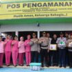 Kapolresta Tanjungpinang Kombes Pol. Indra Ranu Dikarta beserta Ketua Bhayangkari Cabang Kota Tanjungpinang menyerahkan bingkisan berupa makanan dan minuman untuk personel yang bertugas di Pos PAM dN Pos YAN, Kamis (19/03)