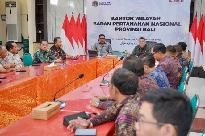 
					Wakil Menteri Agraria dan Tata Ruang/Wakil Kepala Badan Pertanahan Nasional (Wamen ATR/Waka BPN), Ossy Dermawan, mengapresiasi kinerja jajaran Provinsi Bali,