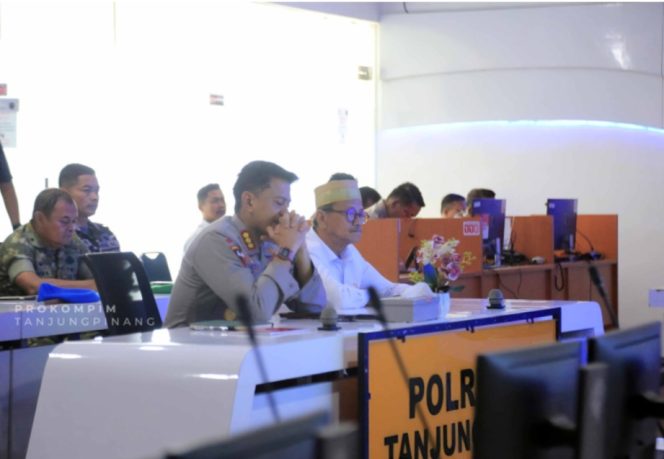 
					Kapolresta Tanjungpinang dan Wakil Walikota Tanjungpinang, Senin (02/03) F-Humas Polresta Tanjungpinang 