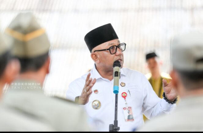 
					Wali Kota Tanjungpinang, H. Lis Darmansyah, S.H., pimpin apel pagi sempena Hari Ulang Tahun Satpol PP ke-76 dan Satlinmas ke-64, di halaman Kantor Satpol PP Kota Tanjungpinang, Selasa (3/3).
