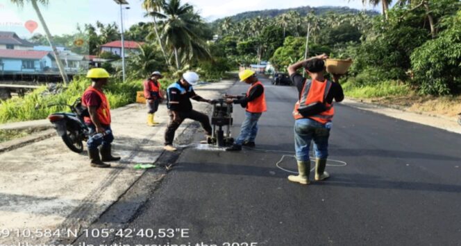 
					Proyek Preservasi Jalan di Letung. F- DPUPP Kepri 