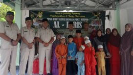 Ketua dan Pengurus PPAD Provinsi Kepulauan, foto bersama Anak-anak Yatim Piatu dan Pengurus Panti Asuhan Al-Ibris, Jum'at (03/02) F.Kepri.Info