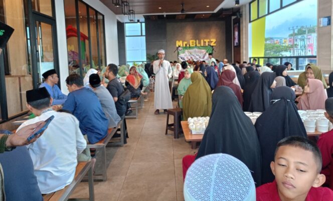 
					Seratusan lebih anak Yatim-piatu buka puasa bersama Majestic Koi Farm Tanjungpinang, Senin (16/03) F- Kepri.info