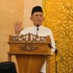 Gubernur Kepulauan Riau Ansar Ahmad melaksanakan Safari Ramadan di Masjid Al Uswah Batu 10, Kota Tanjungpinang, Sabtu (14/3) disejalankan dengan salat isya dan tarawih berjamaah, Sabtu (14/03). F-Kominfo Kepri 