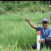 Seorang warga memasang patok tanah yang kokoh, Jum'at (20/03) F- Humas Kementerian ATR/BPN