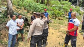 Personil Polres Kepulauan Anambas saat melakukan sosialisasi Karhutla kepada warga Anambas, Senin (30/03) F-Humas 