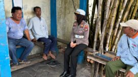 IPDA Mona Ike Magdalena, saat sosialisasi keselamatan berlalu lintas kepada pangkalan ojek pelabuhan, Senin (30/03) Pagi. F-Kepri.info