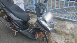 Kondisi sepeda motor Honda setelah digasak Ban dan Velg nya oleh maling pada Senin (30/03) dini hari. F-Kepri.info