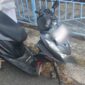 Kondisi sepeda motor Honda setelah digasak Ban dan Velg nya oleh maling pada Senin (30/03) dini hari. F-Kepri.info