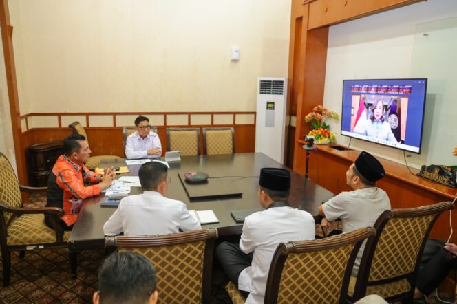 
					Gubernur Kepri Ansar Ahmad didampingi Kadispar Hasan, Kadis Kominfo Hendri Kurniadi, dan Ka Bappeda Aries Fhariandi menyampaikan strategi ketahanan pariwisata Provinsi Kepulauan Riau di tengah eskalasi konflik global, Senin (16/3/2026).