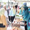 Ketua TP PKK Provinsi Kepri Dewi Kumalasari meninju salah satu stan di Gerakan Pangan Murah Serentak yang diselenggarakan oleh Televisi Republik Indonesia (TVRI) Pusat bersama 31 stasiun TVRI daerah di Kabupaten Bintan, Rabu (11/3/2026). (TP PKK Kepri)