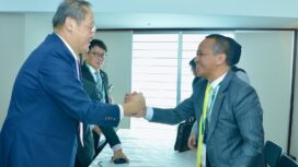 Menteri Energi dan Sumber Daya Mineral (ESDM), Bahlil Lahadalia bertemu dengan Menteri Tenaga Kerja sekaligus penanggung jawab energi Singapura, Tan See Leng, di Tokyo, Jepang, Minggu (15/3/2026). [Dok. Kementerian ESDM]
