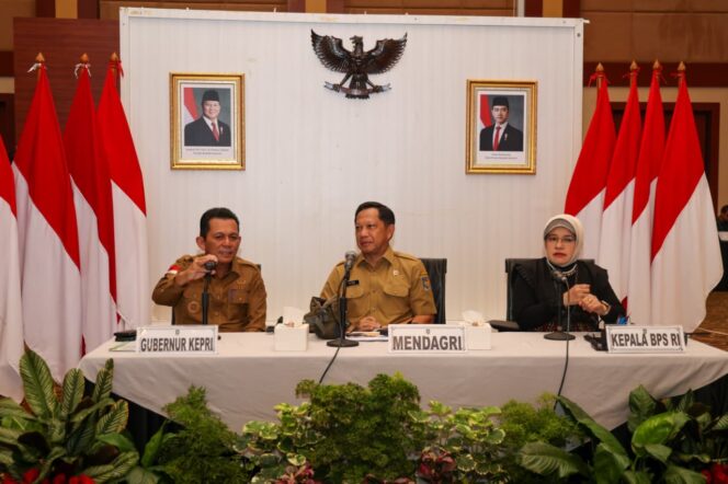 
					Rapat Koordinasi (Rakor) Pengendalian Inflasi Daerah dari Aula Wan Seri Beni, Dompak, Tanjungpinang, Senin (9/3/2026).  (F:Diskominfo Kepri)