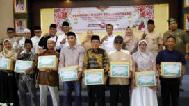 Kota Tanjungpinang menyerahkan paket bingkisan kepada Ketua RT dan RW se-Kota Tanjungpinang. Kegiatan tersebut dilaksanakan di Aula Kantor Dinsos Kota Tanjungpinang dan disejalankan dengan penyerahan simbolis insentif RT/RW, Rabu (11/03/2026).