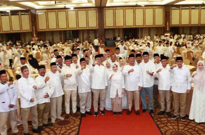 
					Sejumlah pimpinan dan anggota DPRD Kota Batam menghadiri undangan buka puasa bersama dan silaturahmi yang digelar oleh DPD Partai Gerindra Provinsi Kepulauan Riau di Swiss-Belhotel Harbour Bay, Minggu (8/3/2026).