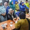 Ketua TP PKK Kepri, Dewi Kumalasari Ansar melaksanakan pengecekan kesehatan yang menjadi rangkaian kegiatan GENTING Goes to Campus digelar TP PKK Kepri di UMRAH, Kamis (12/3/2026).
