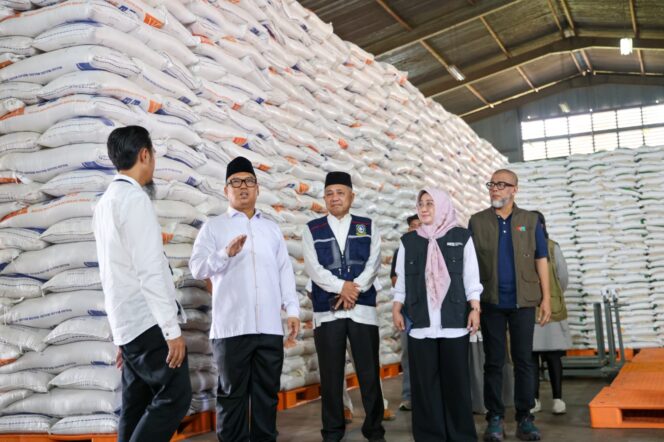 
					Wakil Gubernur Kepri Nyanyang Haris Pratamura melaksanakan monitoring di Gudang Bulog Tanjungpinang, Jumat (13/3/2026).