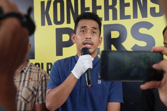 
					Kasat Resnarkoba Polresta Tanjungpinang AKP Lajun Siado Sianturi, S.I.K saat jumpa pers di Mapolresta Tanjungpinang. Kamis (02/04). F-Kepri.info