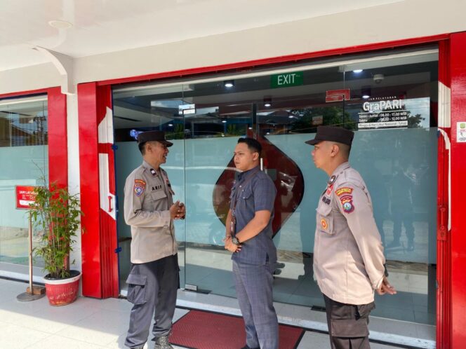 
					Satuan Pembinaan Masyarakat (Sat Binmas) Polresta Tanjungpinang melaksanakan kegiatan Pembinaan Keamanan Swakarsa (Binkamsa) kepada petugas keamanan (Satpam) Grapari Telkomsel Kota Tanjungpinang. Senin (06/04/2026). F-Humas Polresta Tanjungpinang 