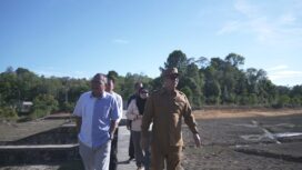 Wakil Gubernur Kepulauan Riau Nyanyang Haris Pratamura saat meninjau Waduk Sei Jago yang berada di Kecamatan Bintan Utara, Kabupaten Bintan, Senin (06/04) F-Kominfo Kepri 